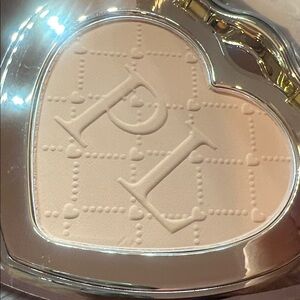 PLousie Heart-Shaped Setting Powder in Cookie